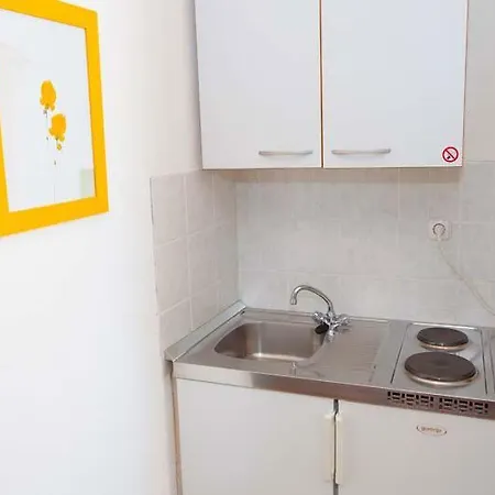 Jarak Nearby Apartment *